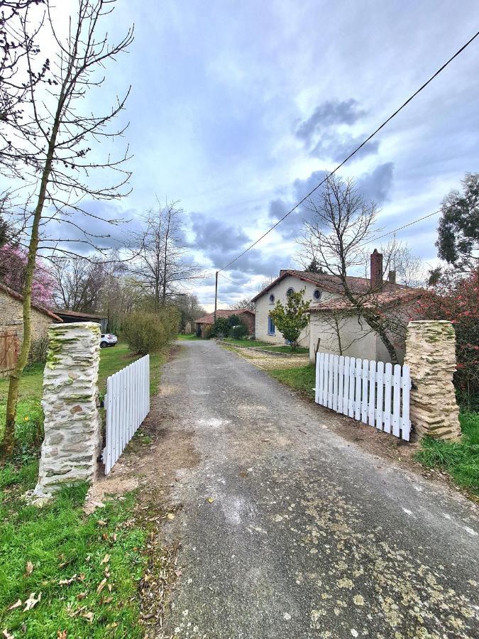 فيلا Le Terrier Maison De Campagne 250 M2 Grande Capacite 20 Couchages, 4500M2 De Terrain Saint-Pierre-du-Chemin المظهر الخارجي الصورة