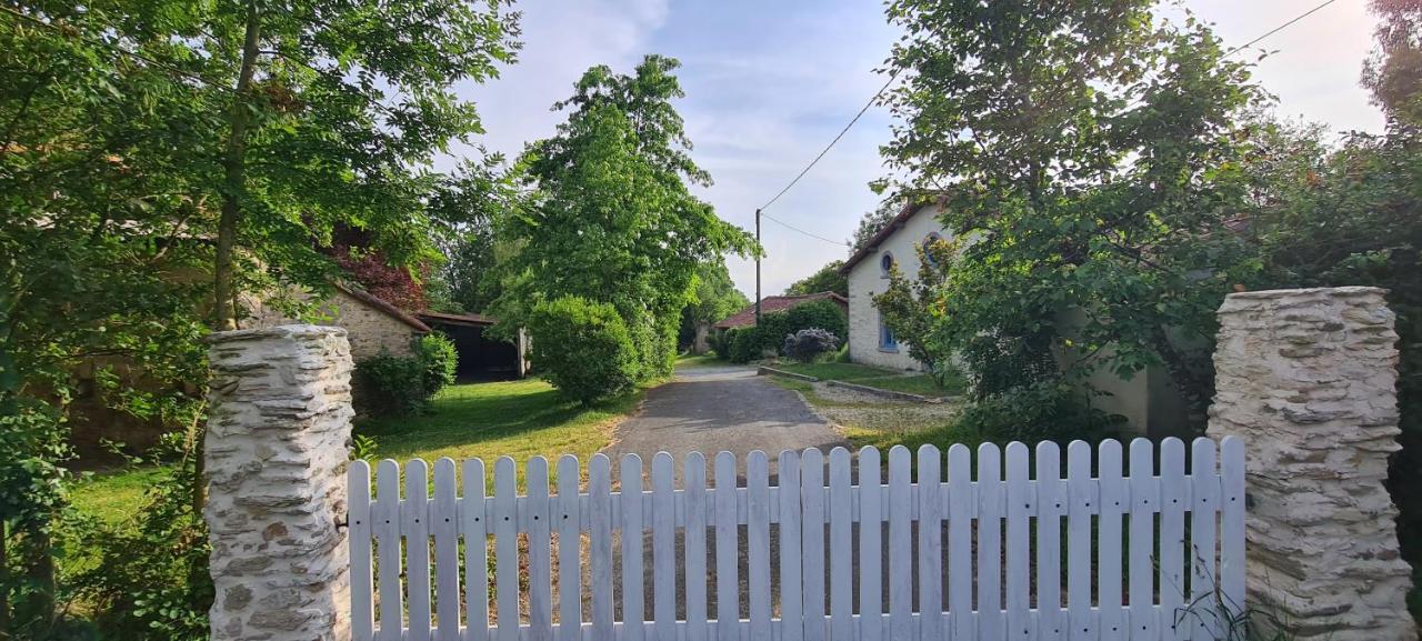 فيلا Le Terrier Maison De Campagne 250 M2 Grande Capacite 20 Couchages, 4500M2 De Terrain Saint-Pierre-du-Chemin المظهر الخارجي الصورة